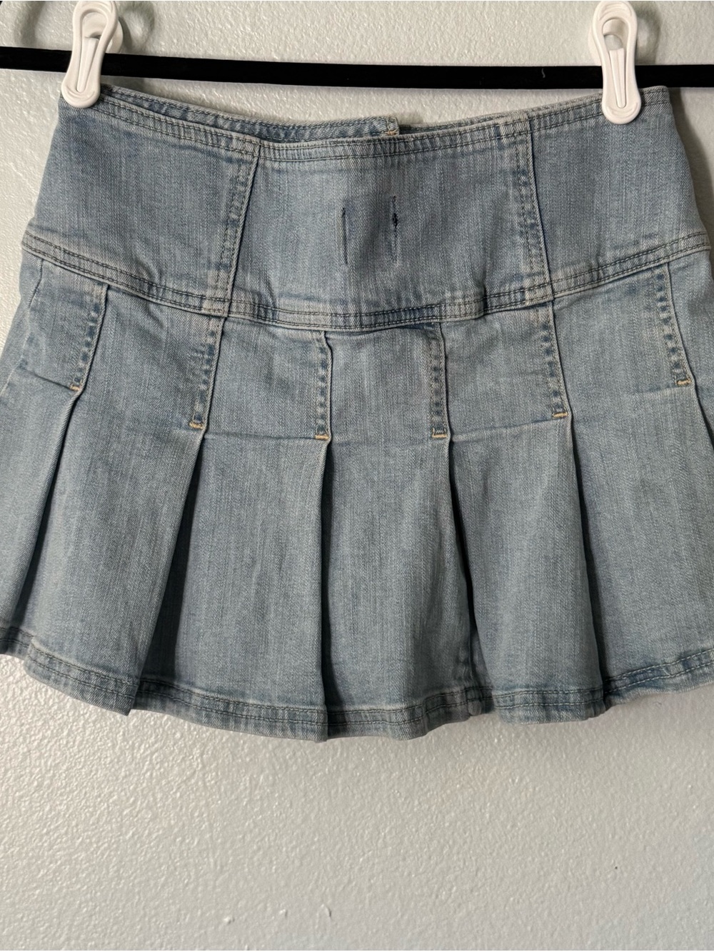 BDG Urban Outfitters Y2K Light- Wash Pleated Denim Mini Skirt- Size Small - Picture 4 of 7